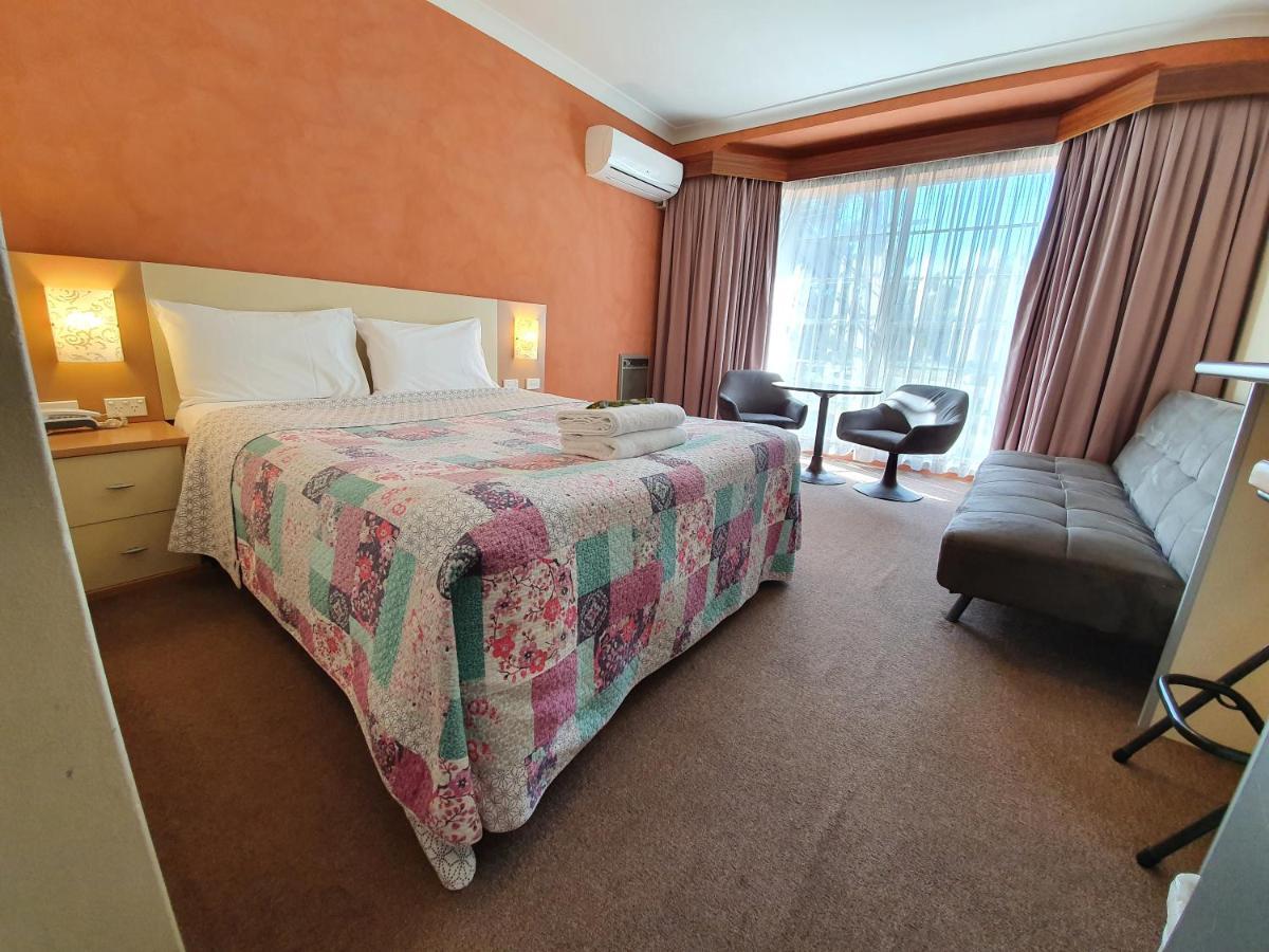 Margeurita Motel